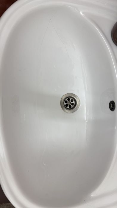 Продам раковину с зеркалом.