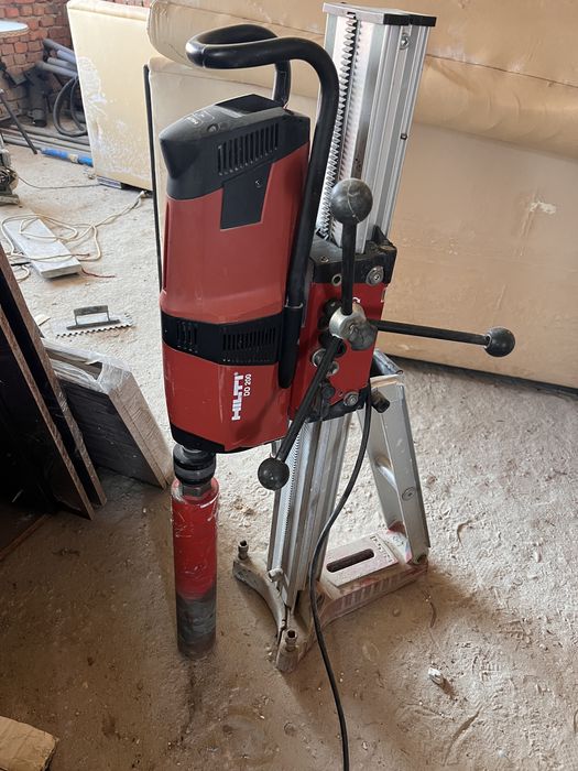 Диамантено пробивна машина   Hilti DD 200 Pro + статив