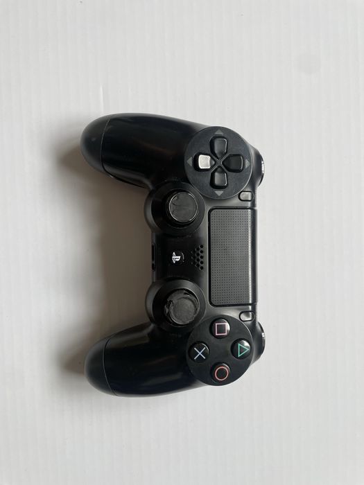 PlayStation 4 1TB doua manete