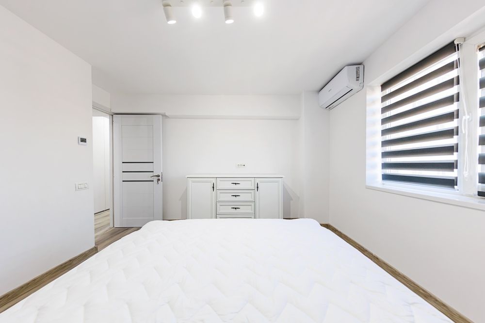 Citește tot - închiriez  Apartament 3 camere centru