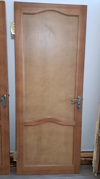 Продам двери дерево