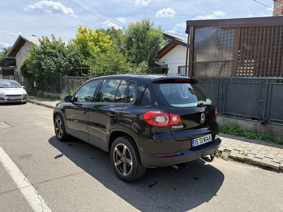 VOLKSWAGEN Touran 0 — imagine 3
