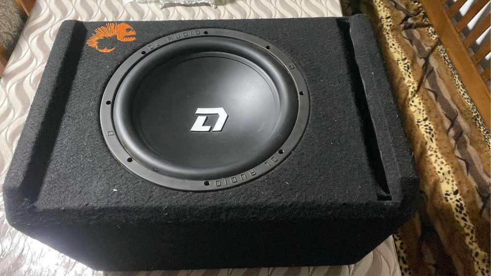 Продаю почти новый саб