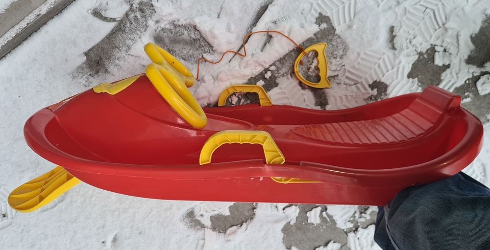 Детска шейна с кормило и спирачки