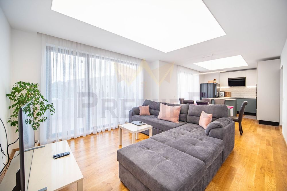 Продава се Четиристаен апартамент в Варна, Бриз - 225 кв.м за 1645 €/кв.м - Снимка #1