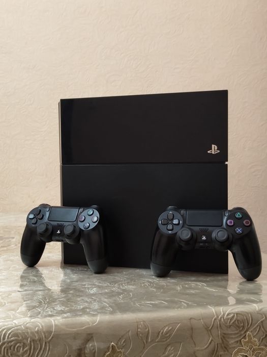 Продаю Sony playstation 4