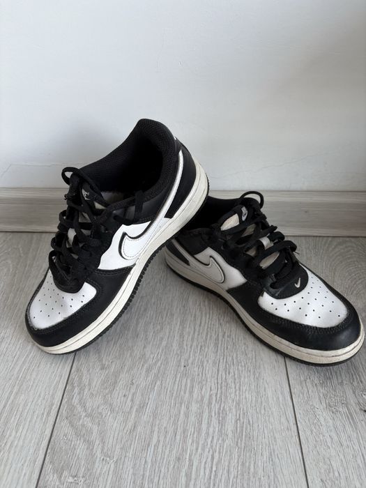 Adidasi tenisi Nike Air Force 1 Low