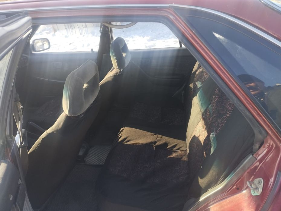 Продам машину тайота Карина е2