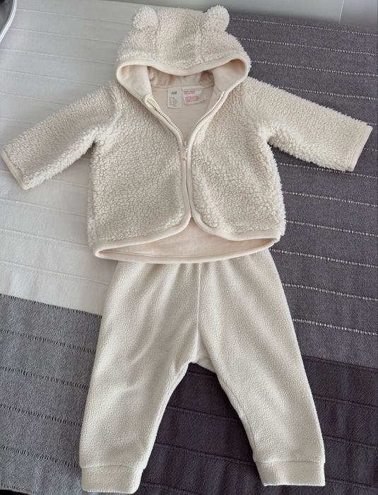 Set 2 piese jacheta si pantalonasi fleece marime 62, H&M