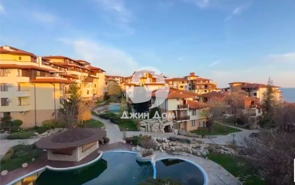 Тристаен апартамент с ЧАСТИЧНА ГЛЕДКА МОРЕ в к-с "Райска градина"