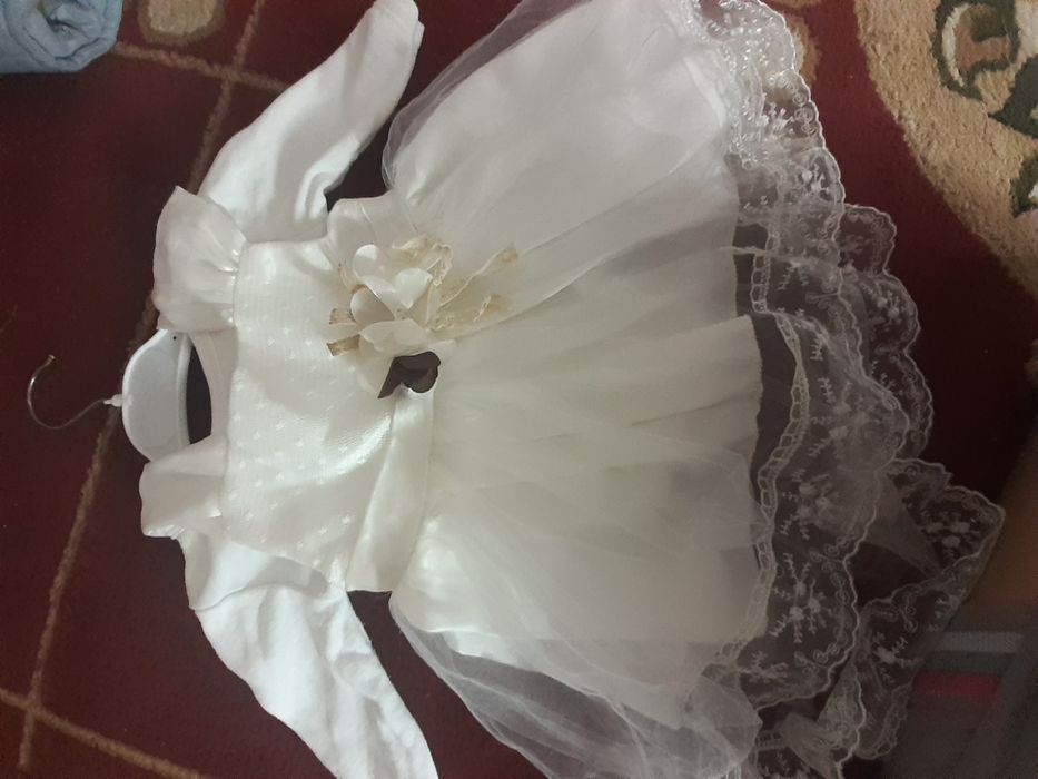 Продам платья до года