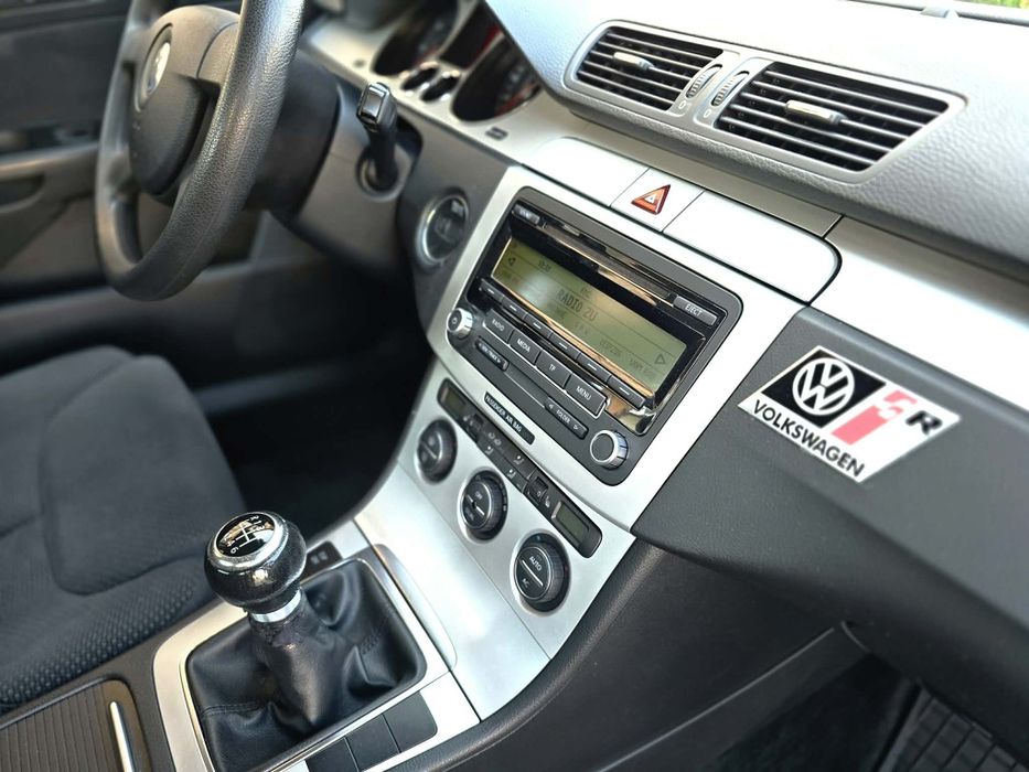 Passat  Limuzină  2L Diesel 140 Cp  Recent adus Nr tzol valabile 30 zile  împecabilă