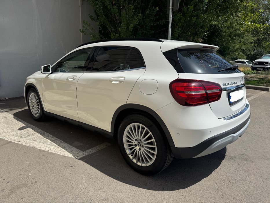 Mercedes GLA200d  4Matic