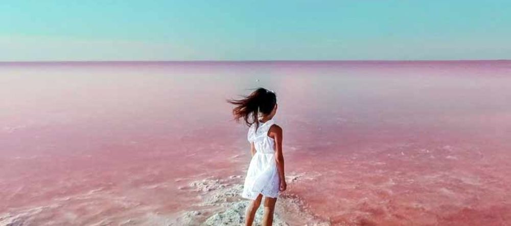 Розовое озеро на один день.