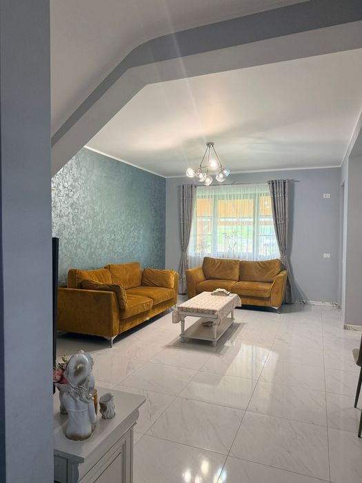 Casă tip duplex mobilată