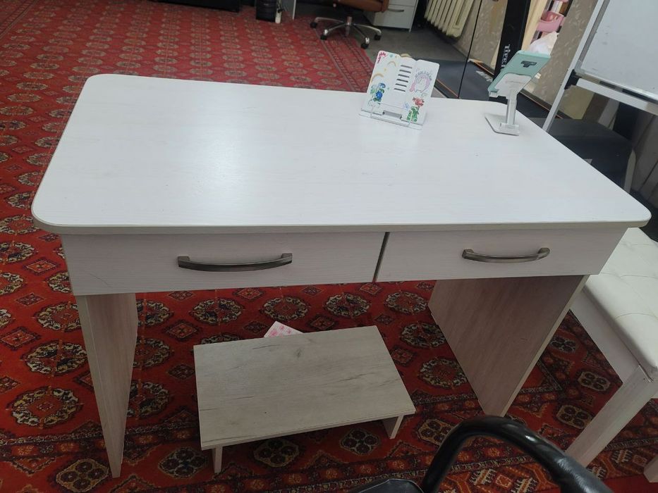 Шкаф и парта детские