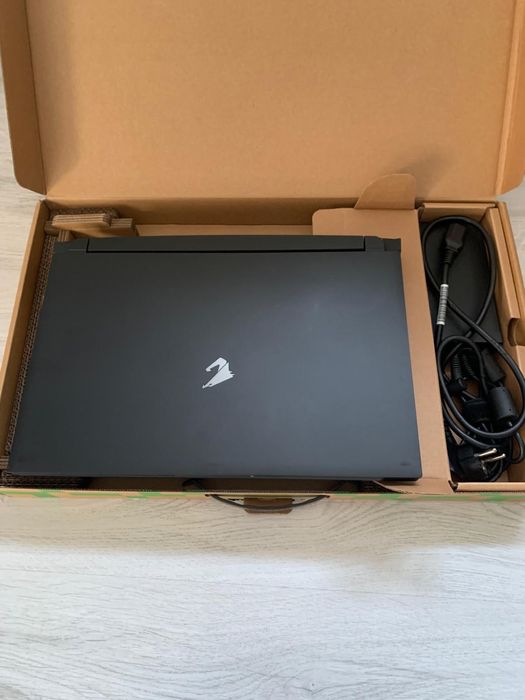 Laptop Gaming Gigabyte Aorus I7 , RTX 3070 ca si nou