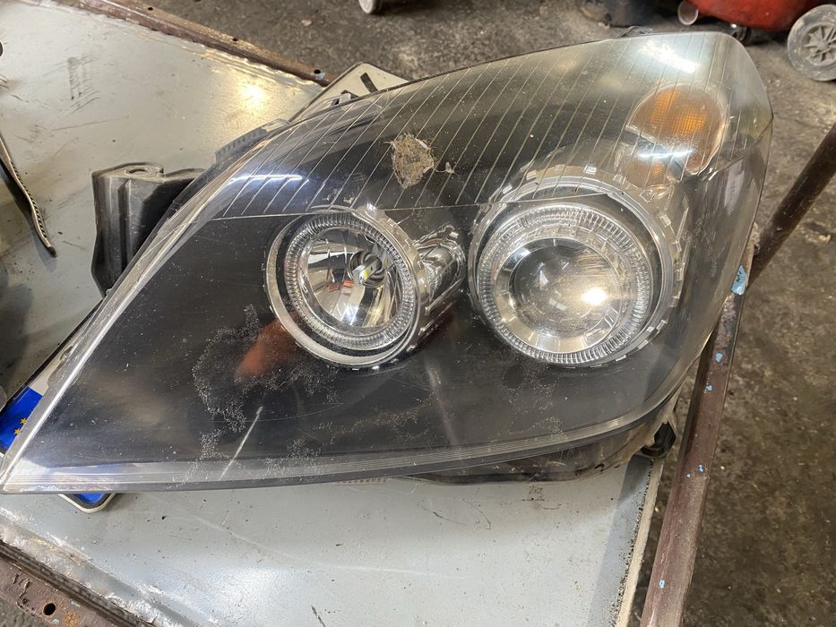 Faruri cu lupa  Opel Astra H  interior negru
