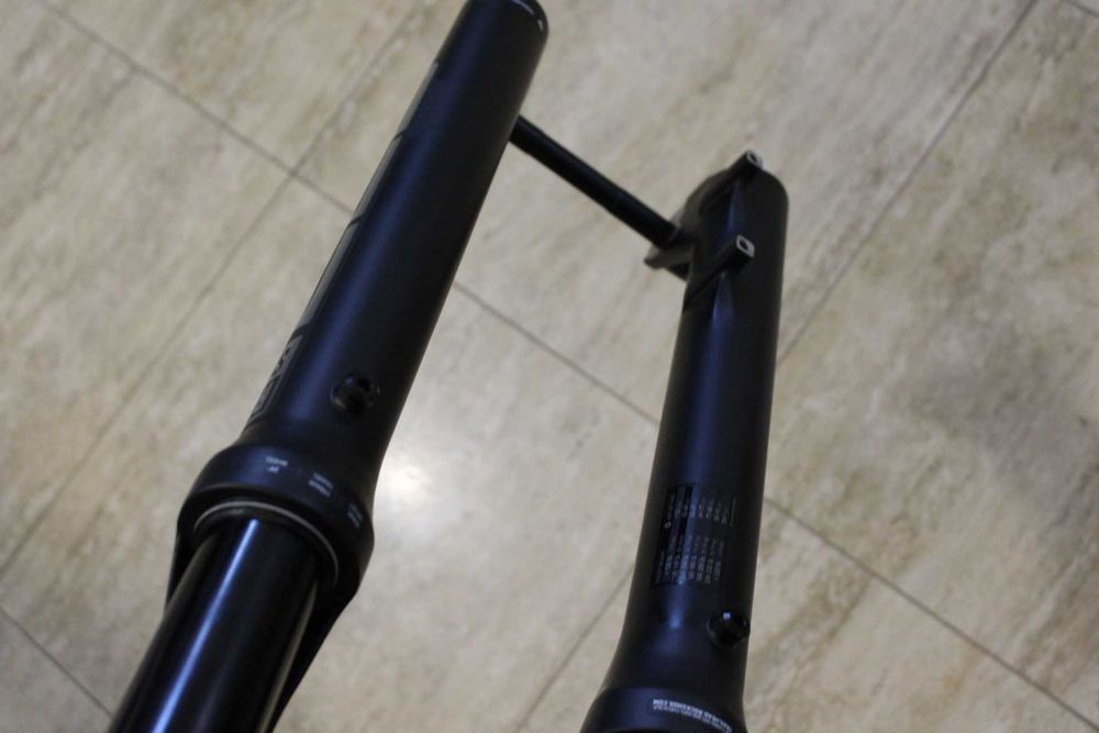 furca suspensie RockShox Zeb Select RC 29 170mm Boost Tapered Charger