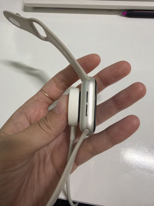 Продам Apple Watch SE 40 mm