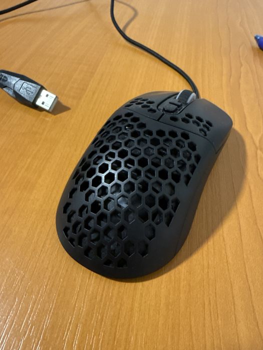 Mouse Gaming AQIRYS T.G.A. Alpha / Ursa - Carcasă Fagure
