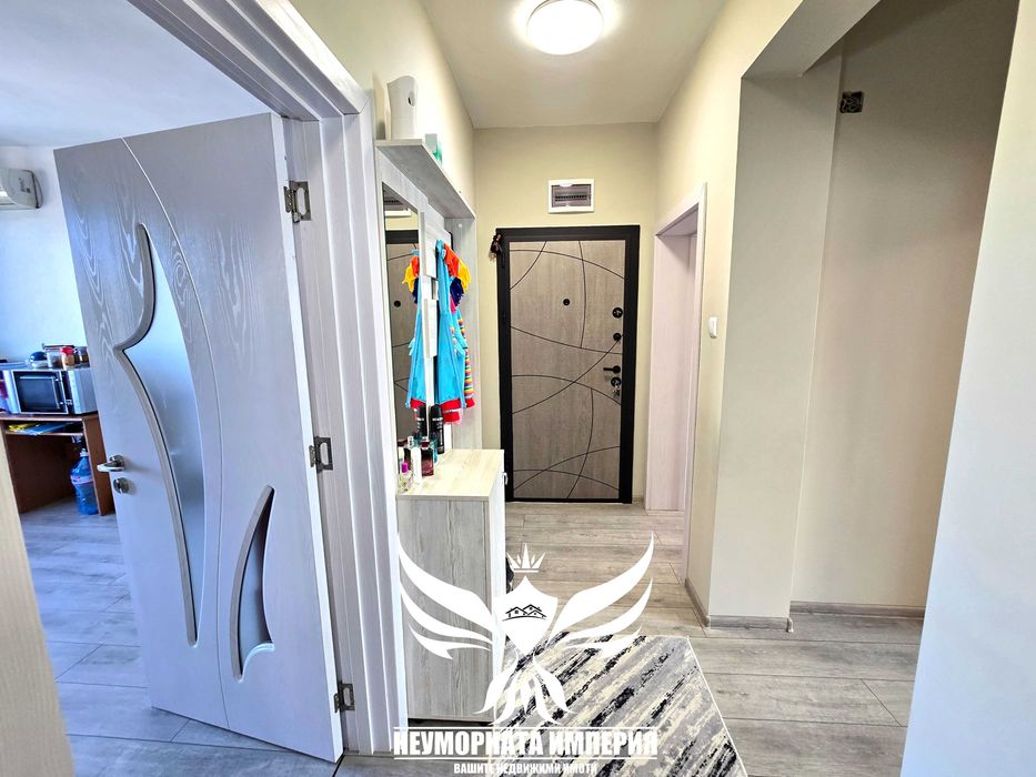 Продавам тристаен/четиристаен 121кв.м. с гараж, изба и таван в гр.Асеновград широк център