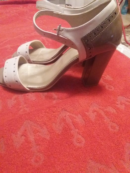 Vând Sandale ca noi