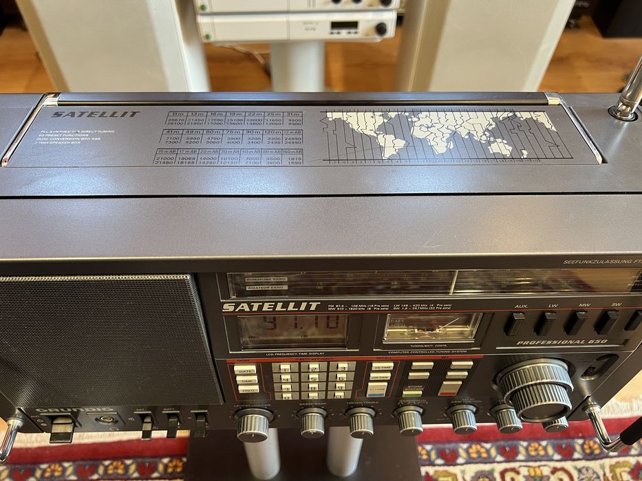 Radio Grundig Satellit Professional 650 portabil