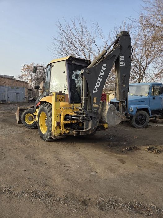 Volvo Bel Ekskvator sotladi