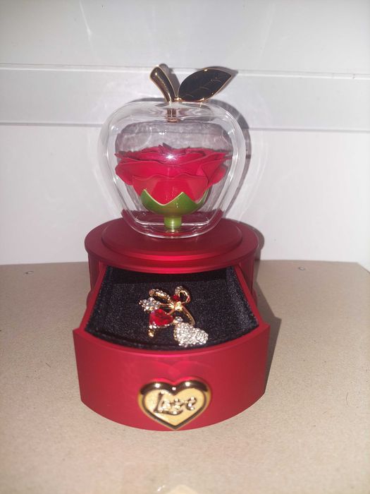 Cutie Cadou de Bijuterii cu Trandafiri Pop-Up in Forma de mar