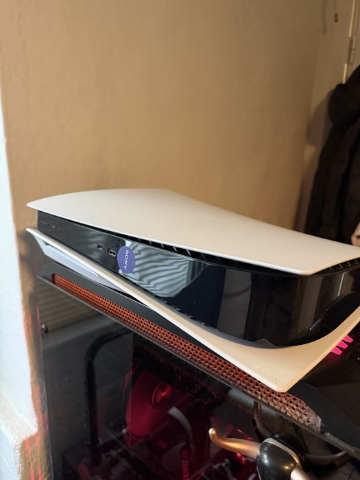 PS5 disc edition + 4 игри