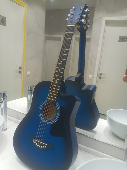 Акустическая гитара