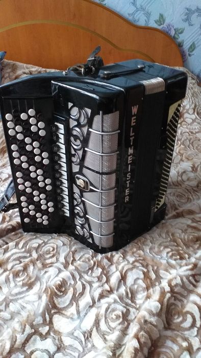 Продам баян срочно