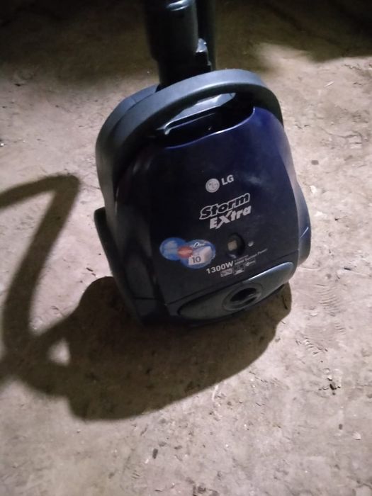 Пылесос LG 1300 Вт