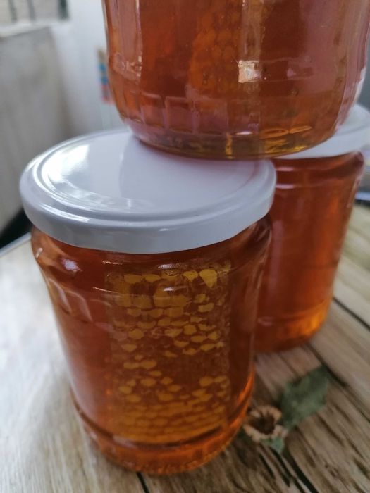 Пчелен мед с восък