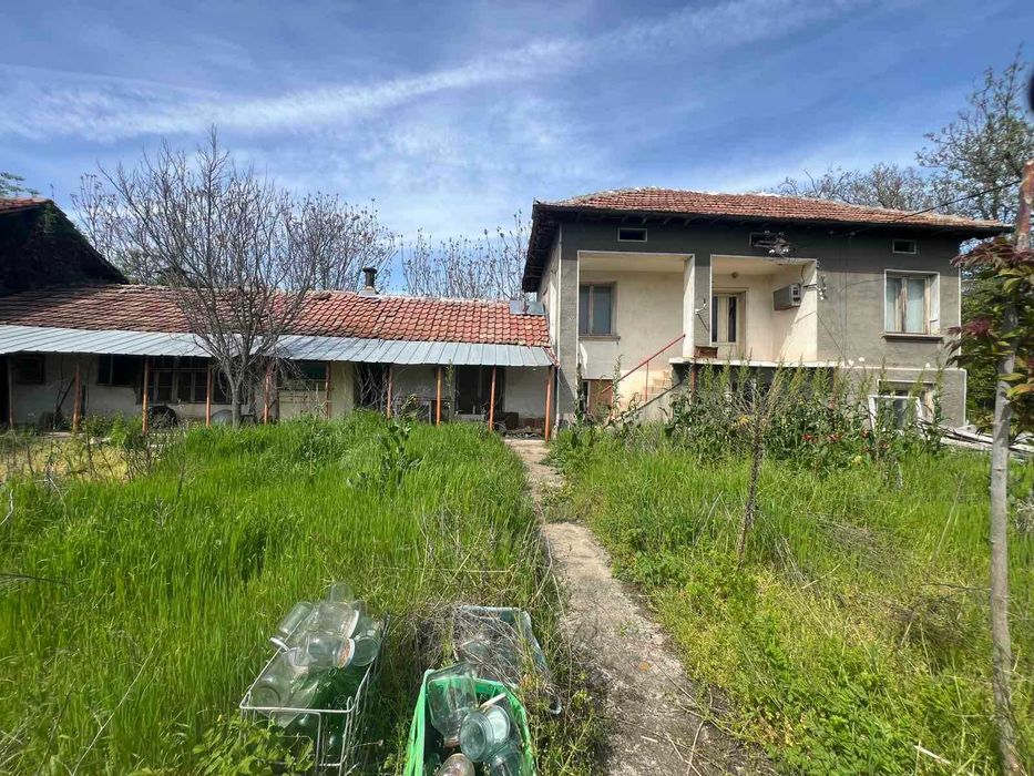Къща за продажба в с. Патреш