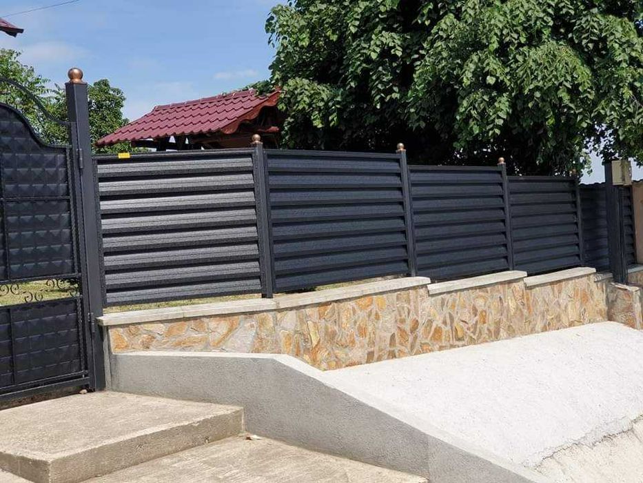 Garduri si porti de diferite modele si dimensiuni (sipca metalica, panou stil jaluzele, tabla cutata, plasa bordurata, BCA sau beton si alte modele)