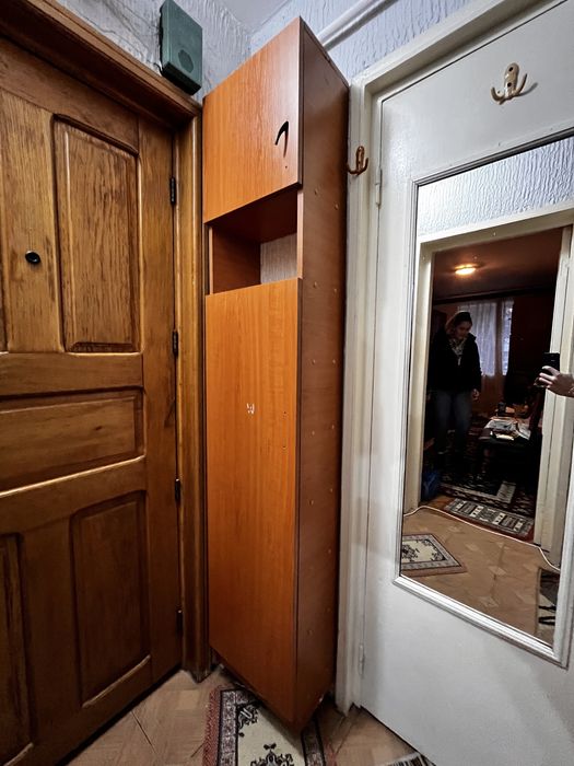 Vand mobila veche din lemn masiv