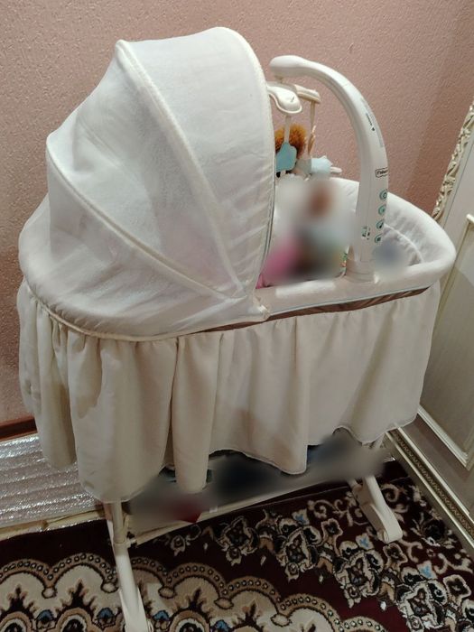 Fisher-Price колыбель,выдвижные колеса,превращающие колыбель в качалку