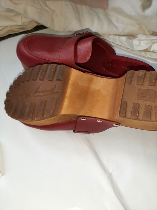 Papuci SandaleTommy Hilfiger  300 lei