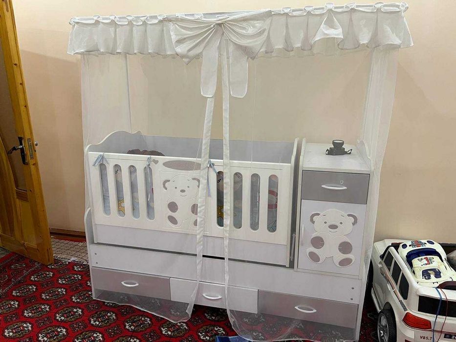 Bolalar karovati kam ishlatilgan