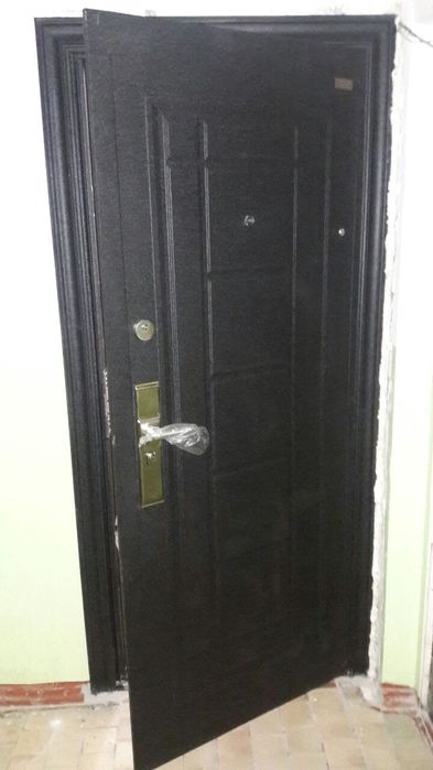 Продаётся входная дверь Китай