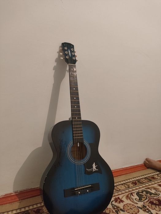 Гитара почти новый