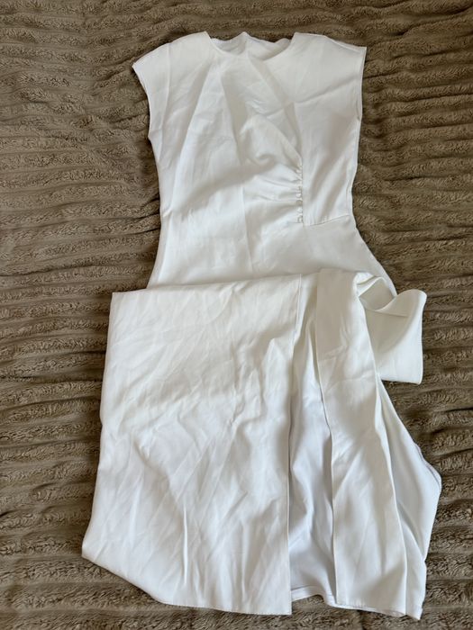 Продпю платье белого цвета