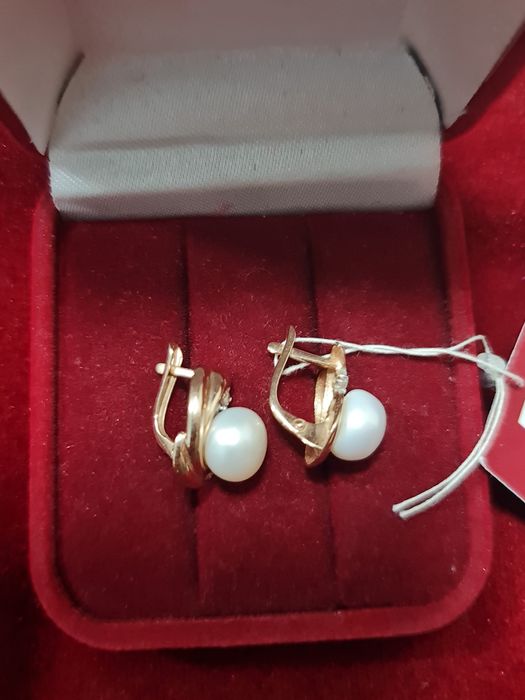 Золотые новые серьги с жемчугом