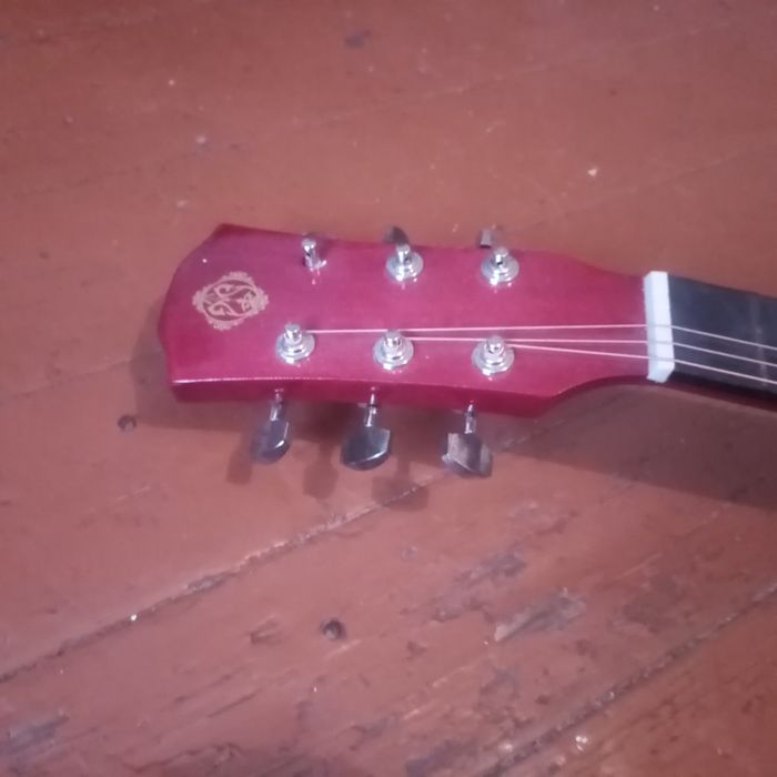 Гитара 6 струнка