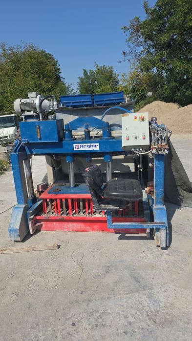 Vând presă de boltari forte plus