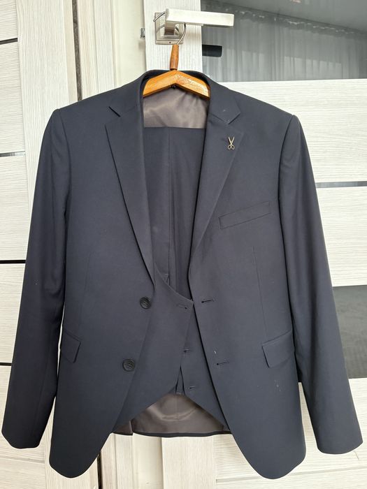 Продам двухпортный костюм