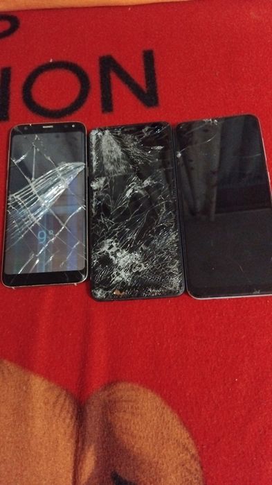 продават се мобилни телефони за части