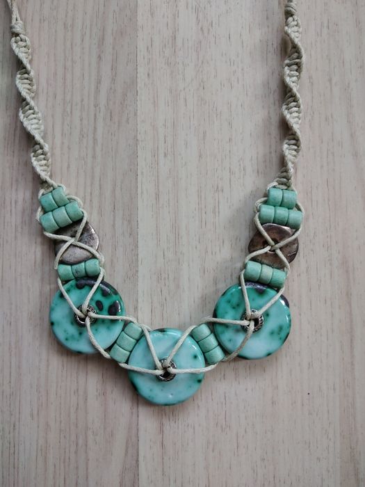 Колиета от керамика, ръчна изработка